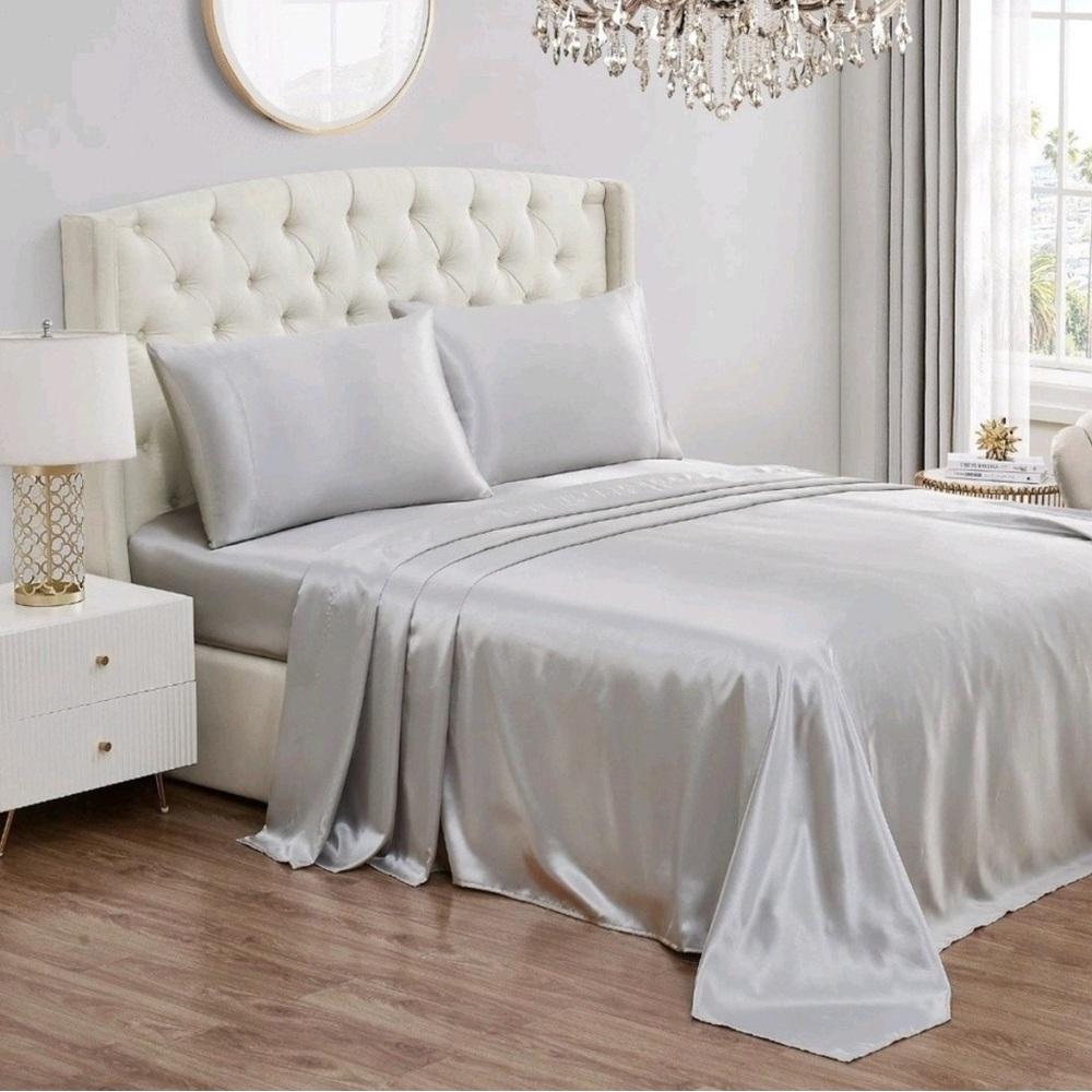 NWT Juicy Couture King 4‎ Piece Sheet Set Silver Wrinkle Resistant Satin Sheets